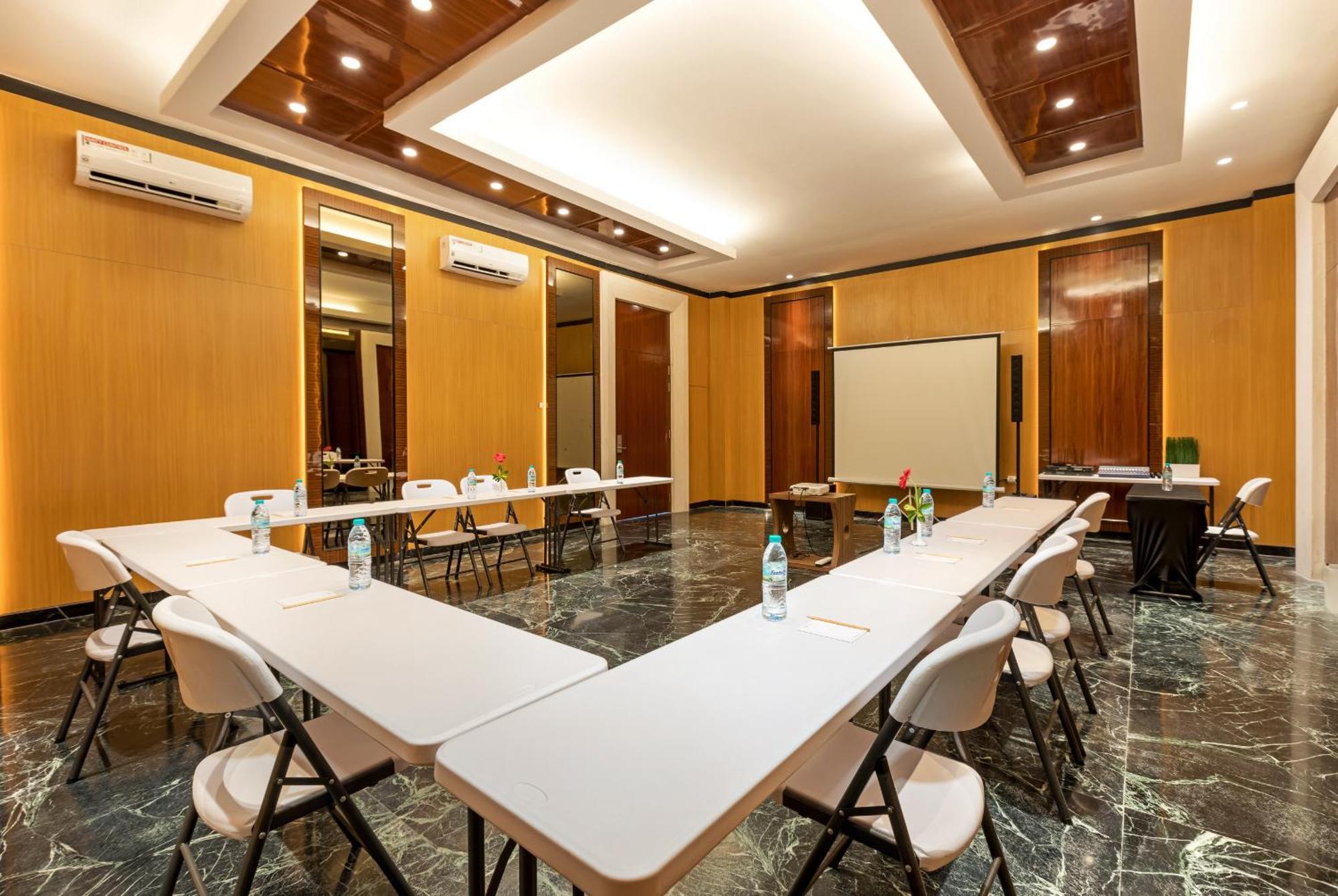 Boss Legian Hotel Powered By Archipelago Ngoại thất bức ảnh