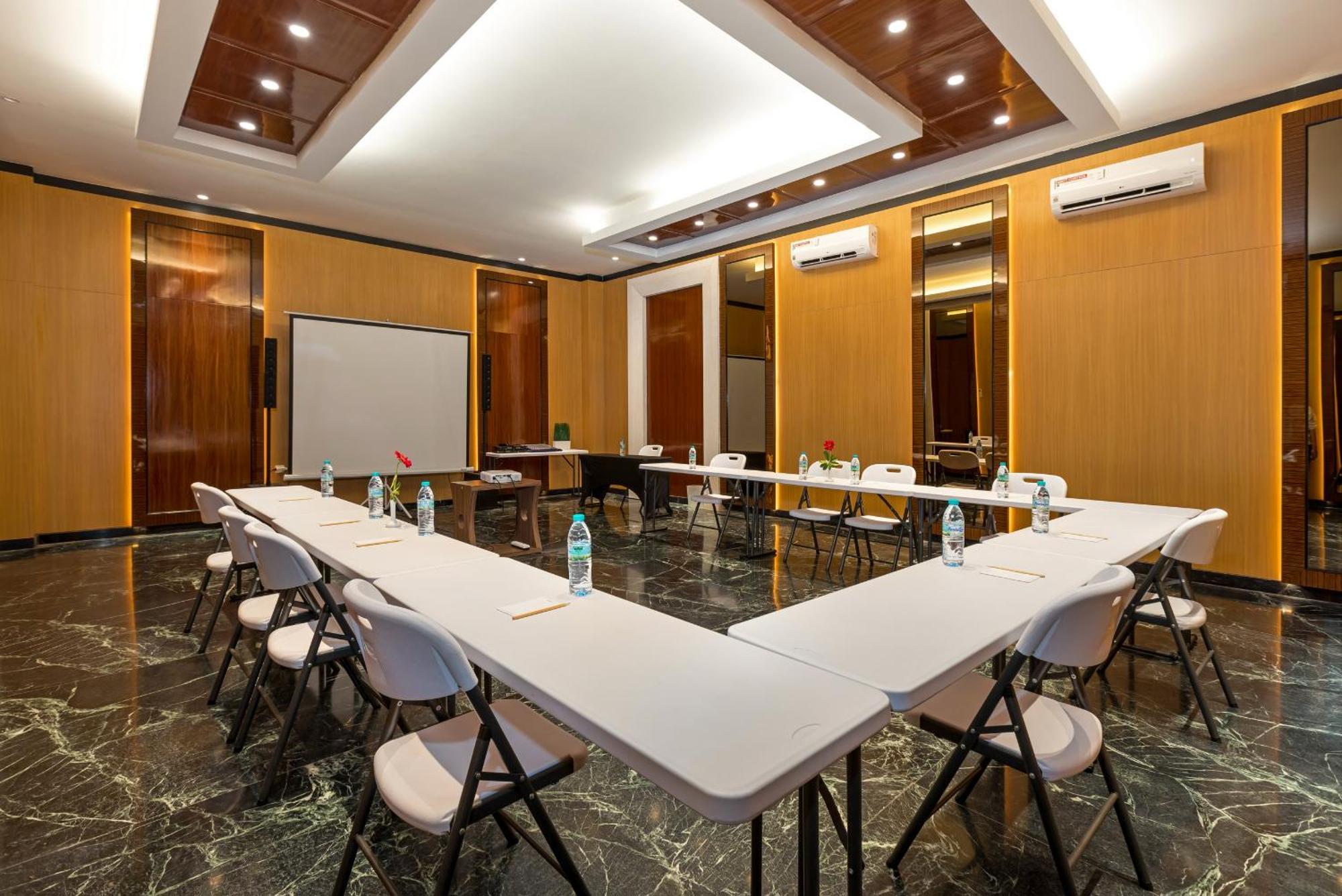 Boss Legian Hotel Powered By Archipelago Ngoại thất bức ảnh